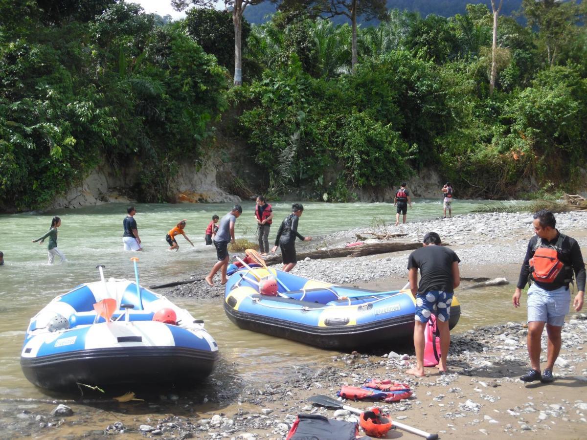 Ambow Homestay Jungle Trekking & Village Tour Bukit Lawang Esterno foto