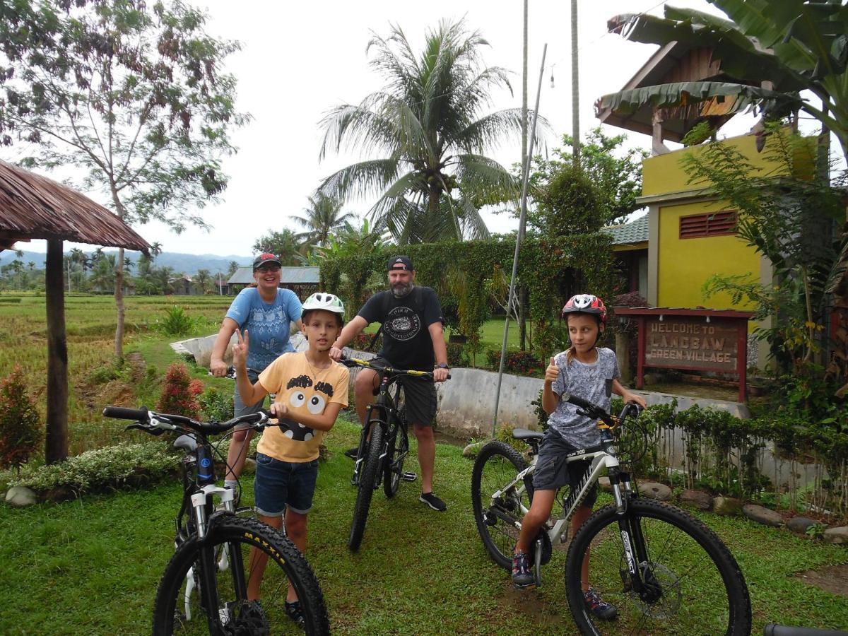Ambow Homestay Jungle Trekking & Village Tour Bukit Lawang Esterno foto