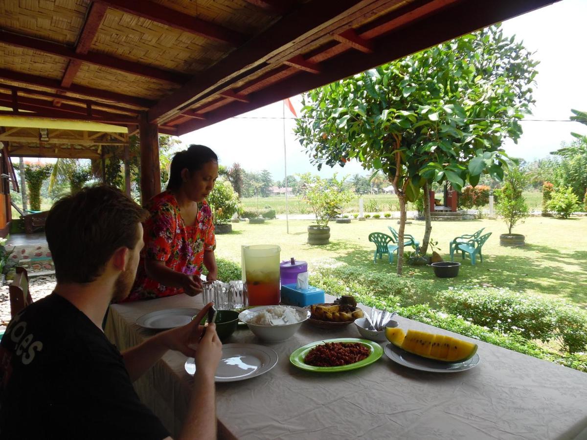 Ambow Homestay Jungle Trekking & Village Tour Bukit Lawang Esterno foto