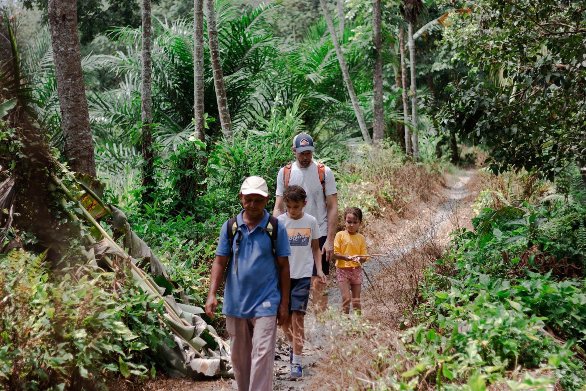 Ambow Homestay Jungle Trekking & Village Tour Bukit Lawang Esterno foto