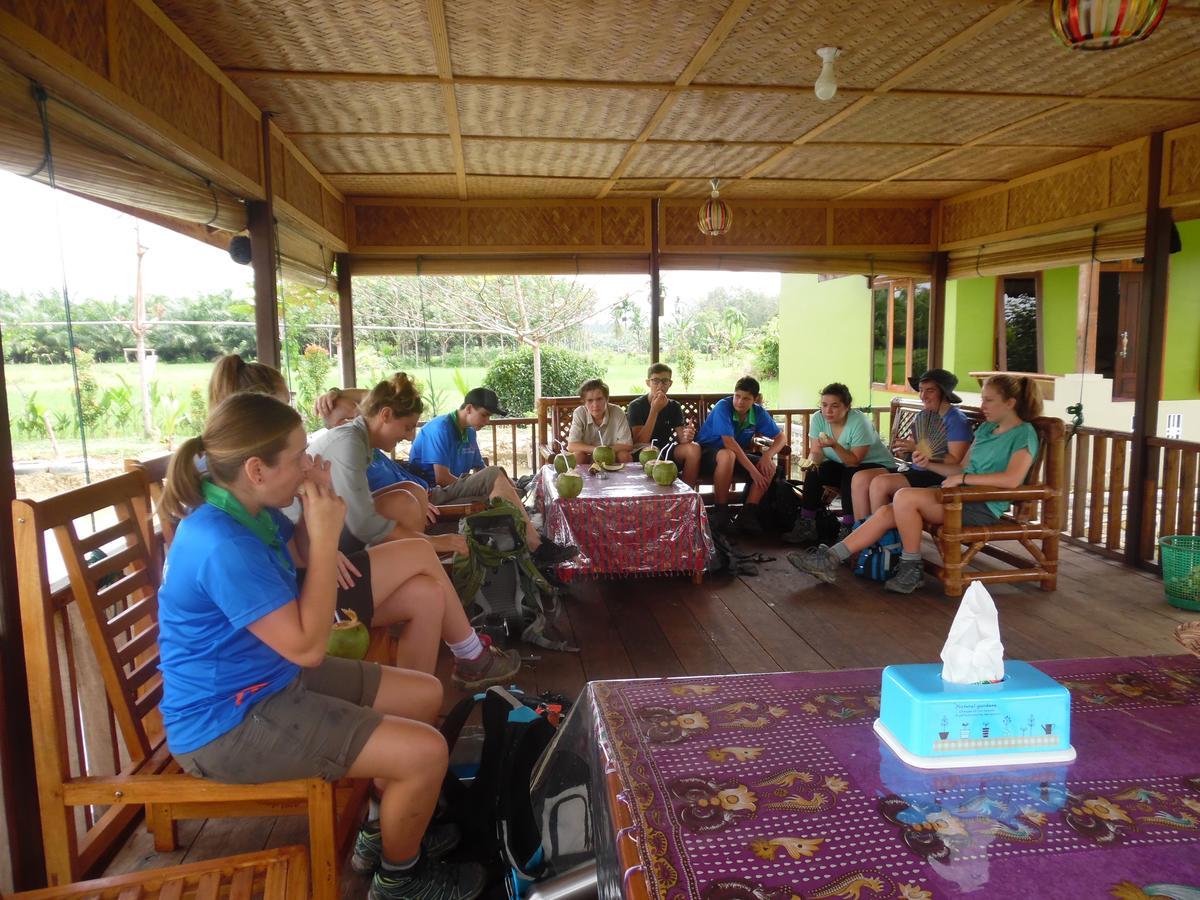 Ambow Homestay Jungle Trekking & Village Tour Bukit Lawang Esterno foto