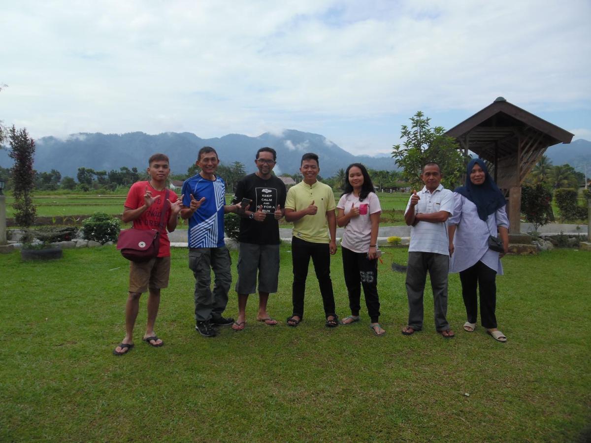 Ambow Homestay Jungle Trekking & Village Tour Bukit Lawang Esterno foto