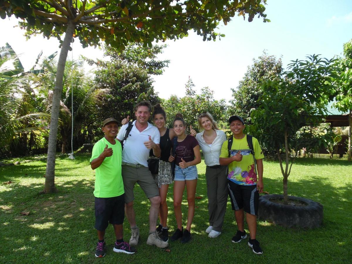 Ambow Homestay Jungle Trekking & Village Tour Bukit Lawang Esterno foto