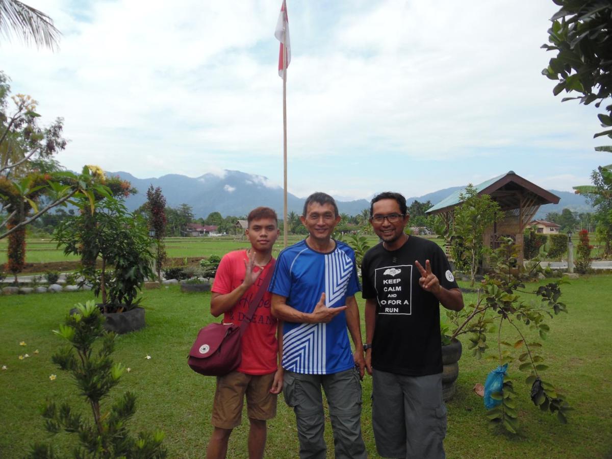 Ambow Homestay Jungle Trekking & Village Tour Bukit Lawang Esterno foto
