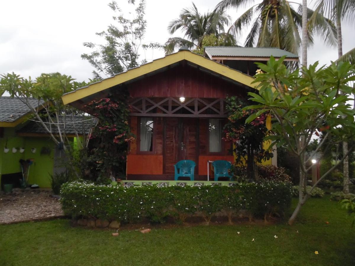 Ambow Homestay Jungle Trekking & Village Tour Bukit Lawang Esterno foto