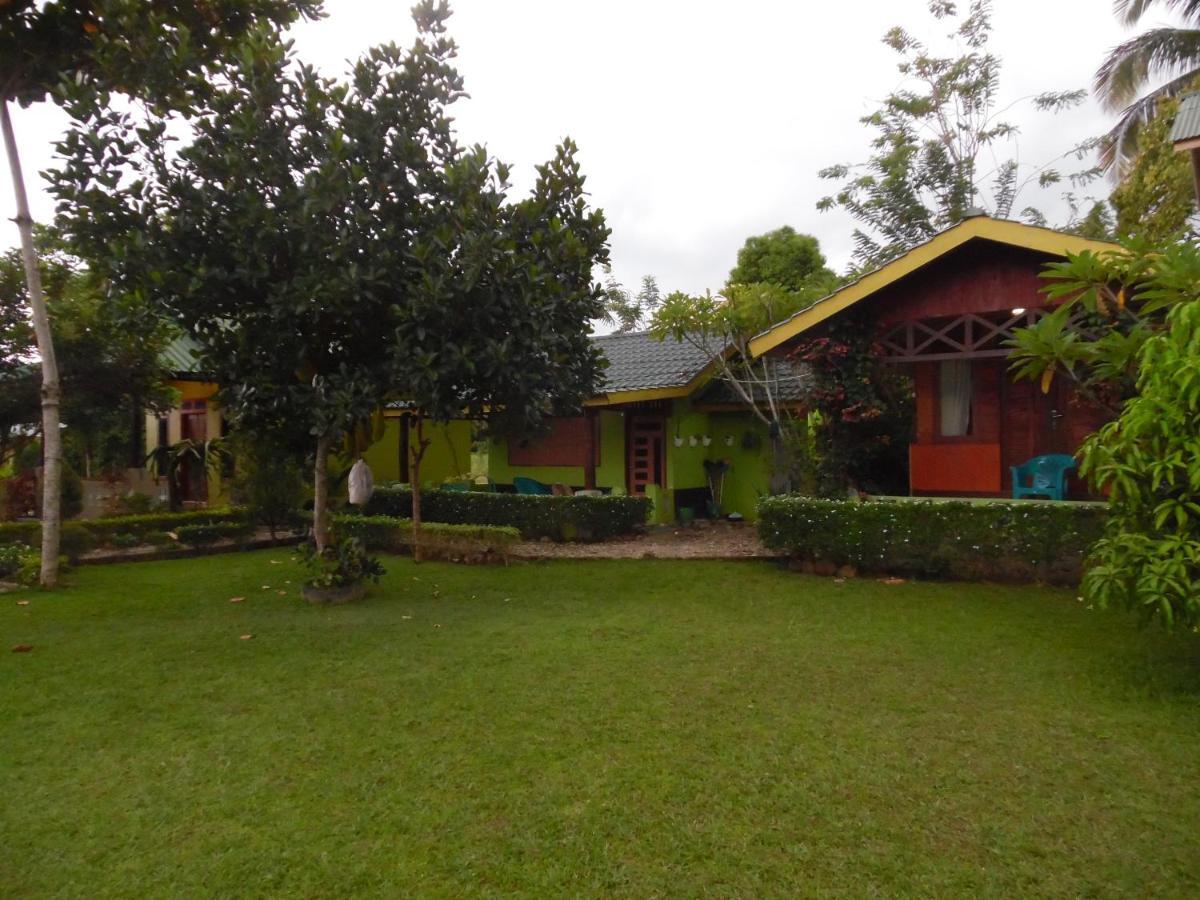Ambow Homestay Jungle Trekking & Village Tour Bukit Lawang Esterno foto
