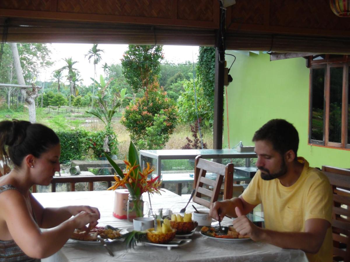 Ambow Homestay Jungle Trekking & Village Tour Bukit Lawang Esterno foto